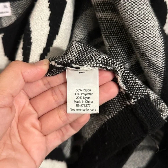 SO Women's Abstract Swirl Sweater Tank & Cardigan Set, Black & White, Sz XL - Picture 10 of 16